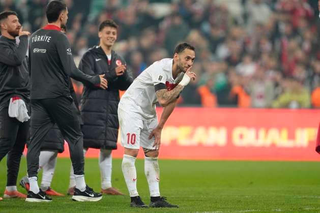 Turkey Faces Bulgaria Qualifier Hakan Calhanoglu of Turkiye celebrates victory after the FIFA World Cup, WM, Weltmeisterschaft, Fussball 2026 Group E Qualification match between Turkey and Bulgaria at the Ataturk Complex Matli Stadium on November 15, 2025 in Bursa, Turkey. Bursa Bursa Turkey Copyright: xGokhanxTanerx