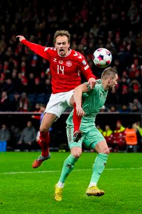 Denmark vs Belarus 15 11 2025 14 DEN Mikkel Damsgaard, 19 BLR Yegor Khvalko UEFA World Cup Qualifier Denmark vs Belarus 15 11 2025 Kobenhavn, Denmark 15 November, 2025 UK UEFA European Qualifier World Cup Denmark vs Belarus, Parken, Copenhagen, Denmark Kobenhavn Parken Danmark Copyright: xMichaelxBarrettxBoesenx