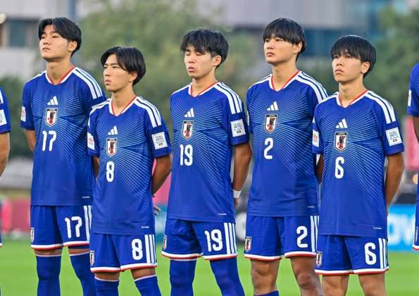 Japan v South Africa: Round of 32- FIFA U-17 World Cup Qatar 2025 Starting players of Japan line up prior to the FIFA U-17 World Cup Qatar 2025 Round of 32 match between Japan and South Africa in Doha, Qatar, on November 15, 2025. DOHA Qatar Copyright: xNOUSHADxTHEKKAYILx