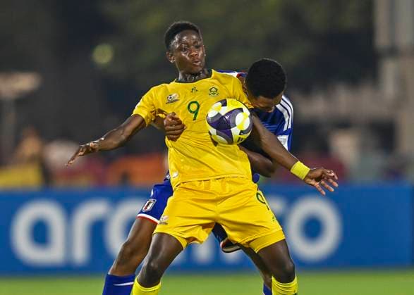 Japan v South Africa: Round of 32- FIFA U-17 World Cup Qatar 2025 Anthony Udemba Motosuna of Japan and Shaun Els of South Africa in action during the FIFA U-17 World Cup Qatar 2025 Round of 32 match between Japan and South Africa in Doha, Qatar, on November 15, 2025. DOHA Qatar Copyright: xNOUSHADxTHEKKAYILx