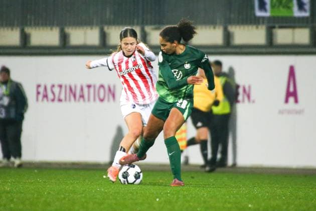 15 11 2025, xgrfx, Soccer DFB Pokal Women Round of 16 , VfL Wolfsburg SC Freiburg v l Nia Szenk SC Freiburg , Cora Zicai VfL Wolfsburg DFL DFB REGULATIONS PROHIBIT ANY USE OF PHOTOGRAPHS as IMAGE SEQUENCES and or QUASI VIDEO AOK Stadion