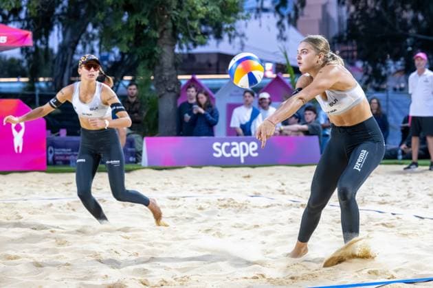 Beach Volleyball World Championships Adelaide, Australia 15 11 2025 ADELAIDE, AUSTRALIA NOVEMBER 15 Annique Niderhauser Player 1, SUI Annique Niderhauser Player 1, SUI , Leona Kernen Player 2 during the Beach Volleyball World Championships at Adelaide on November 15, 2025 in Adelaide, Australia Copyright: xBEAUTIFULxSPORTS PeterxWeberx
