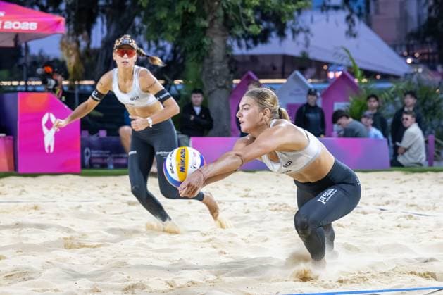 Beach Volleyball World Championships Adelaide, Australia 15 11 2025 ADELAIDE, AUSTRALIA NOVEMBER 15 Annique Niderhauser Player 1, SUI , Leona Kernen Player 2 during the Beach Volleyball World Championships at Adelaide on November 15, 2025 in Adelaide, Australia Copyright: xBEAUTIFULxSPORTS PeterxWeberx