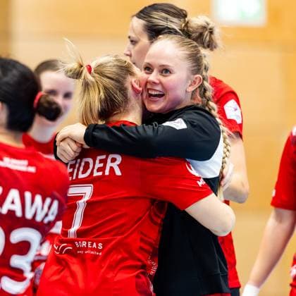 15 11 2025, GER, Handball, Women, Season 2025 2026, Alsco 1 Bl, Matchday 8, Thueringer HC TuS Metzingen Thueringer HC wins their home match against TuS Metzingen with 39 34, with in the picture Lotta Heider Thueringer HC,7 , Rikke Hoffbeck Petersen Thueringer HC,22 99947 Bad Langensalza Salza Halle Sporthalle Mehrz Thüringen Germany