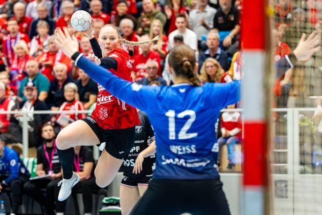 15 11 2025, GER, Handball, Women, Season 2025 2026, Alsco 1 Bl, 8 Matchday, Thueringer HC TuS Metzingen Rikke Hoffbeck Petersen Thueringer HC,22 99947 Bad Langensalza Salza Halle Sporthalle Mehrz Thüringen Germany