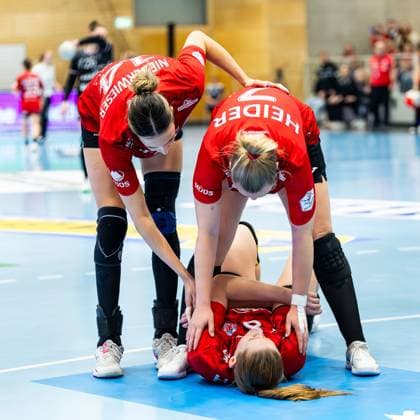 15 11 2025, GER, Handball, Women, Season 2025 2026, Alsco 1 Bl, 8 Matchday, Thueringer HC TuS Metzingen Julie Holm Thueringer HC,8 , Anika Niederwieser Thueringer HC,14 , Lotta Heider Thueringer HC,7 99947 Bad Langensalza Salza Halle Sporthalle Mehrz Thüringen Germany