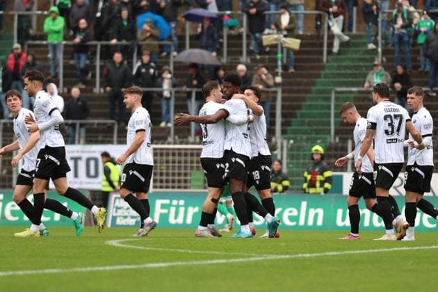 15 11 2025, xrekx, Soccer Regionalliga Suedwest, FC Homburg SV Sandhausen v l DFL DFB REGULATIONS PROHIBIT ANY USE OF PHOTOGRAPHS as IMAGE SEQUENCES and or QUASI VIDEO Homburg