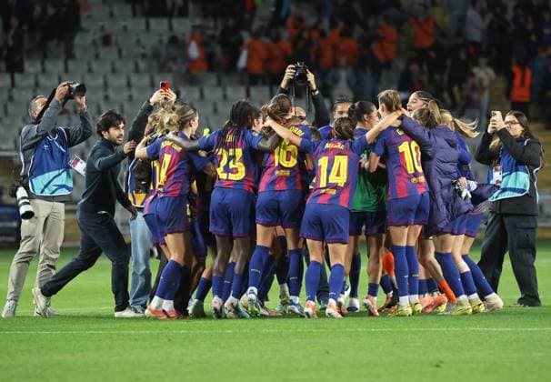 FC Barcelona, Barca v Real Madrid - Liga F Moeve FC Barcelona players celebrate at the end of the match between FC Barcelona Women and Real Madrid CF Women, corresponding to week 11 of the Liga F Moeve, played at Olimpic Stadium Lluis Companys, in Barcelona, Spain, on November 15, 2025. Barcelona Barcelona Spain  Copyright: xUrbanandsportx originalFilename:urbanandsport-fcbarcel251115_npWsZ.jpg