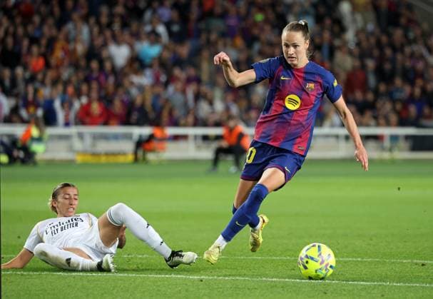 FC Barcelona, Barca v Real Madrid - Liga F Moeve Caroline Graham Hansen and Sheila Garcia play during the match between FC Barcelona Women and Real Madrid CF Women, corresponding to week 11 of the Liga F Moeve, at the Olympic Stadium Lluis Companys, in Barcelona, Spain, on November 15, 2025. Barcelona Barcelona Spain  Copyright: xUrbanandsportx originalFilename:urbanandsport-fcbarcel251115_npnTF.jpg