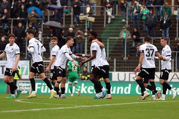 15 11 2025, xrekx, Soccer Regionalliga Suedwest, FC Homburg SV Sandhausen v l DFL DFB REGULATIONS PROHIBIT ANY USE OF PHOTOGRAPHS as IMAGE SEQUENCES and or QUASI VIDEO Homburg