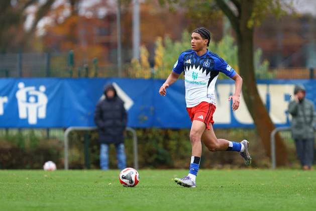 15 Jahnoa Hensel Hamburger SV U19 Football I Juniors I Friendly match I Season 2025 2026 I Hamburger SV U19 Esbjerg fB U19 I 15 11 2025 I Paul Hauenschild Sportanlage