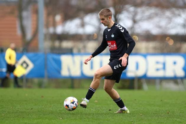 Breki Baldurson Esbjerg fB U19 Football I Juniors I Friendly match I Season 2025 2026 I Hamburger SV U19 Esbjerg fB U19 I 15 11 2025 I Paul Hauenschild Sportanlage