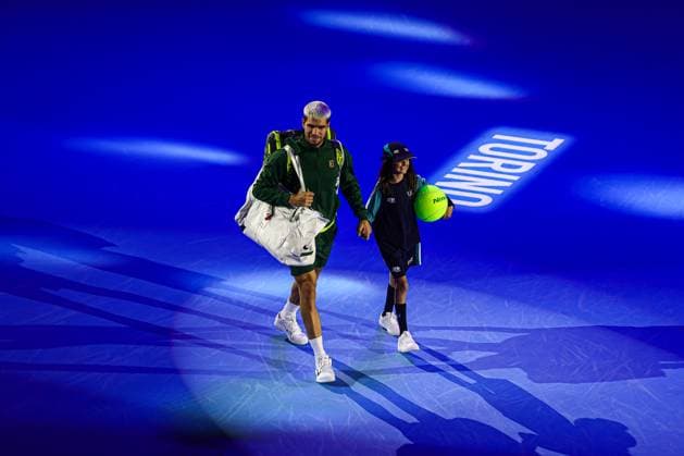 Nitto ATP, Tennis Herren Finals 2025 - Day 7 Carlos Alcaraz of Spain plays in the Men s Singles Round match against Felix Auger-Aliassime of Canada during day seven of the Nitto ATP Finals 2025 at Inalpi Arena in Turin, Italy, on November 15, 2025. Turin Turin Italy  Copyright: xMiguelxReisx originalFilename:reis-notitle251115_npW6o.jpg