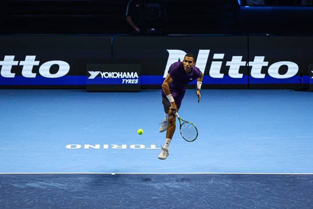 Nitto ATP, Tennis Herren Finals 2025 - Day 7 Felix Auger-Aliassime of Canada plays in the Men s Singles Round match against Carlos Alcaraz of Spain during day seven of the Nitto ATP Finals 2025 at Inalpi Arena in Turin, Italy, on November 15, 2025. Turin Turin Italy  Copyright: xMiguelxReisx originalFilename:reis-notitle251115_npPOm.jpg