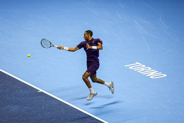 Nitto ATP, Tennis Herren Finals 2025 - Day 7 Felix Auger-Aliassime of Canada plays in the Men s Singles Round match against Carlos Alcaraz of Spain during day seven of the Nitto ATP Finals 2025 at Inalpi Arena in Turin, Italy, on November 15, 2025. Turin Turin Italy  Copyright: xMiguelxReisx originalFilename:reis-notitle251115_npcEV.jpg