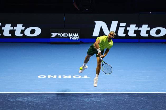 Nitto ATP, Tennis Herren Finals 2025 - Day 7 Carlos Alcaraz of Spain plays in the Men s Singles Round match against Felix Auger-Aliassime of Canada during day seven of the Nitto ATP Finals 2025 at Inalpi Arena in Turin, Italy, on November 15, 2025. Turin Turin Italy  Copyright: xMiguelxReisx originalFilename:reis-notitle251115_npFnk.jpg