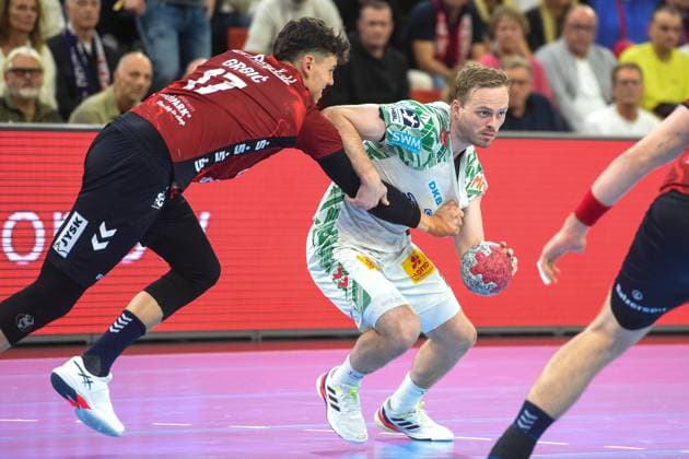 Handball I Men I Season 2025 2026 I Bundesliga I 12 Matchday I SG Flensburg Handewitt SC Magdeburg I 15 11 2025 from left Marko Grgic 17, SG Flensburg Handewitt , Omar Ingi Magnusson 14, SC Magdeburg Copyright: xLobeca JanxKirschnerx