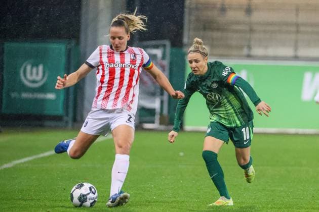 Wolfsburg, Germany 15 November 2025 DFB Pokal Women 1 8 Final 2025 2026 VfL Wolfsburg vs SC Freiburg Pictured from left Lisa Karl SCF and Svenja Huth VfL DFB regulations prohibit any use of photographs as image sequences and or quasi video AOK Stadion Niedersachsen Copyright: xFotostandx xFantinix