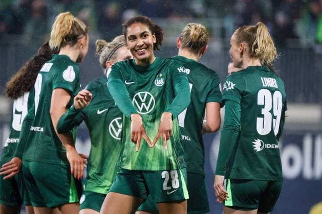 Wolfsburg, Germany 15 November 2025 DFB Pokal Women 1 8 Final 2025 2026 VfL Wolfsburg vs SC Freiburg In the picture goal scorer Cora Zicai VfL makes the goal to 3 0 for Wolfsburg and cheers DFB regulations prohibit any use of photographs as image sequences and or quasi video AOK Stadion Niedersachsen Copyright: xFotostandx xFantinix