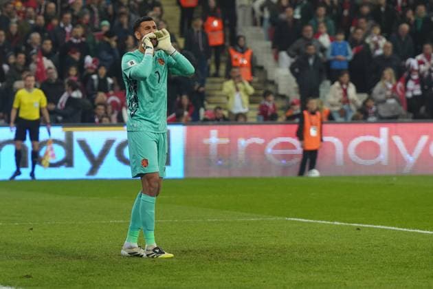ISTANBUL, TURKEY - NOVEMBER 15: Goalkeeper Dimitar Mitov of Bulgaria during the FIFA World Cup, WM, Weltmeisterschaft, Fussball 2026 qualifier match between Türkiye and Bulgaria at Buyuksehir Belediye Stadium on November 15, 2025 in Bursa, Turkey. Bursa Turkey Copyright: xSeskimphotox Turkey-Bulgaria-151125 (37)