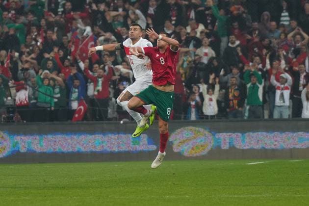 ISTANBUL, TURKEY - NOVEMBER 15: Abdulkerim Bardakci (14) of Turkey and Andrian Kraev (8) of Bulgaria battle for the ball during the FIFA World Cup, WM, Weltmeisterschaft, Fussball 2026 qualifier match between Türkiye and Bulgaria at Buyuksehir Belediye Stadium on November 15, 2025 in Bursa, Turkey. Bursa Turkey Copyright: xSeskimphotox Turkey-Bulgaria-151125 (48)