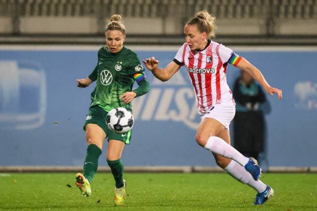 Wolfsburg, Germany 15 November 2025 DFB Pokal Women 1 8 Final 2025 2026 VfL Wolfsburg vs SC Freiburg Pictured from left Svenja Huth VfL and Lisa Karl SCF DFB regulations prohibit any use of photographs as image sequences and or quasi video AOK Stadion Niedersachsen Copyright: xFotostandx xFantinix