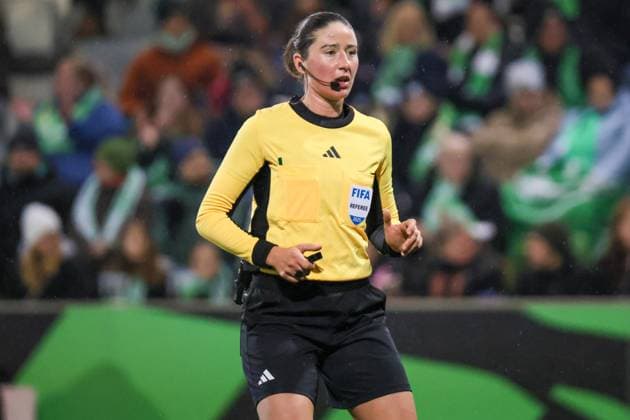Wolfsburg, Germany 15 November 2025 DFB Pokal Women 1 8 Final 2025 2026 VfL Wolfsburg vs SC Freiburg In the picture Referee Franziska Wildfeuer Germany DFB regulations prohibit any use of photographs as image sequences and or quasi video AOK Stadion Niedersachsen Copyright: xFotostandx xFantinix