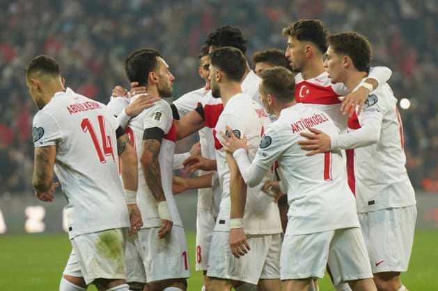 ISTANBUL, TURKEY - NOVEMBER 15: Players of Turkey celebrate after their team™s second goal during the FIFA World Cup, WM, Weltmeisterschaft, Fussball 2026 qualifier match between Türkiye and Bulgaria at Buyuksehir Belediye Stadium on November 15, 2025 in Bursa, Turkey. Bursa Turkey Copyright: xSeskimphotox Turkey-Bulgaria-151125 (157)
