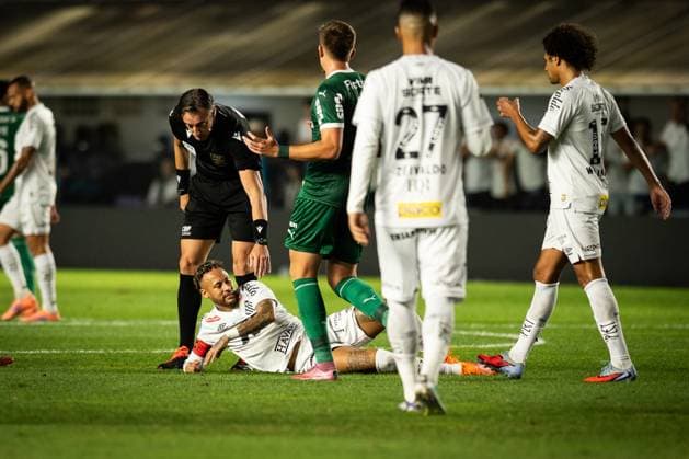 SANTOS vs PALMEIRAS - BRASILEIRAO SERIE A 2025 SANTOS, BRAZIL - NOV 15 - Neymar of Santos in action during the Match between Santos versus Palmeiras valid for the Campeonato Brasileiro 2025, held at Vila Belmiro today November 15. SANTOS SAO PAULO BRAZIL Copyright: xREBECAxSCHUMACKERx