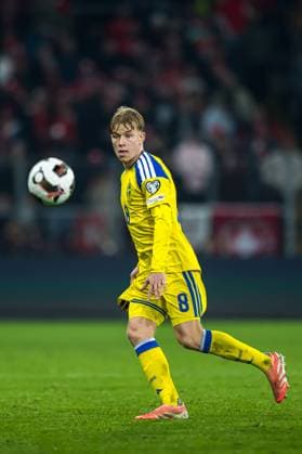 251115 Daniel Svensson of Sweden during the FIFA World Cup Qualifier football match between Switzerland and Sweden on November 15, 2025 in Geneva Photo Joel Marklund BILDBYRAN kod JM JM0751 bbeng fotboll football soccer fotball vm kval fifa world cup qualifier schweiz switzerland sverige sverige a sweden  Copyright: JOELxMARKLUND BB251115JM240