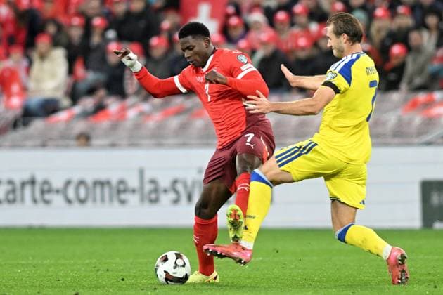 BREEL EMBOLO, Svizzera, BENJAMIN NYGREN, Svizzera, World Cup 2026 Qualifying, Switzerland-Sweden 4-1, azione, action, contrasto QUALIFICAZIONI MONDIALI 2026 SVIZZERA-SVEZIA 4-1