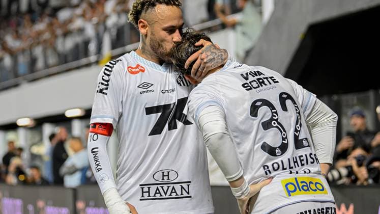 Santos X Palmeiras SANTOS, SP - 15.11.2025: SANTOS X PALMEIRAS - Neymar and Rollheiser hug each other in celebration of the 1st goal during Santos X Palmeiras held at the Urbano Caldeira Stadium (Vila Belmiro) in Santos - SP, for the 13th round of the Brazilian Football Championship on Saturday night (15). (Photo: Pedro Teixeira Fotoarena) x2843479x  PedroxTeixeira