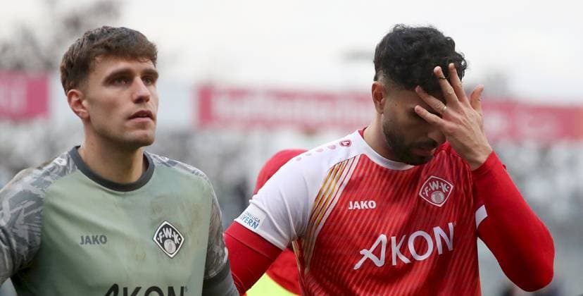 15 11 2025, xfsx, Men, Football, Season 2025 2026, Regionalliga Bayern, 18 Matchday FC Wuerzburger Kickers FV Illertissen v li Johann Hipper FC Wuerzburger Kickers , Ebrahim Fahrahnak FC Wuerzburger Kickers looking disappointed, disappointment, disappointed Wuerzburg AKON ARENA Bayern Germany