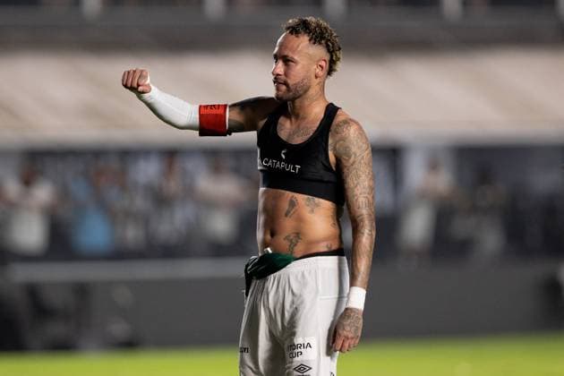Vila Belmiro SANTOS (BR), 11 15 2025 - Brazilian Championship SANTOS x PALMEIRAS - Neymar during the match between Santos and Palmeiras, valid for the 13th round of the Brazilian Championship, held at Vila Belmiro, on the night of Saturday, the 15th. (Photo: Crizam Franca Photo Premium SPP) 30930 (Crizam FranoÂßa, Crizam Franca SPP) Copyright: xCrizamxFranoÂßa,xCrizamxFrancax xSPPx spp-en-CrFrCrFr-crizam_franca_photo_premium_323921