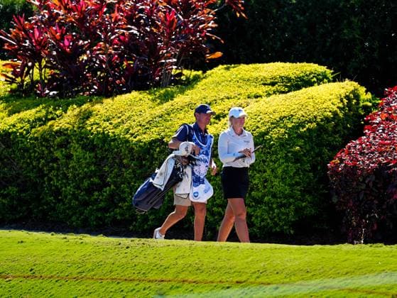 BELLEAIR, FL - NOVEMBER 15: LPGA, Golf Damen golfer Lauren Hartlage walks to the 10th tee during the third round of The Annika driven by Gainbridge at Pelican on November 15, 2025, at the Pelican Golf Club in Belleair, Florida. (Photo by Brian Spurlock Icon Sportswire). GOLF: NOV 15 LPGA The ANNIKA EDITORIAL USE ONLY Icon25111594