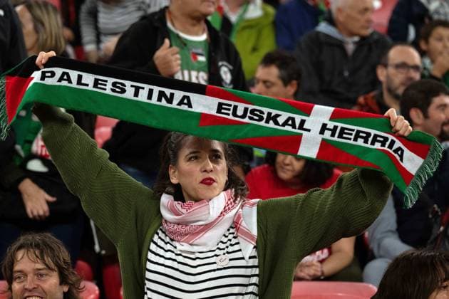 November 15, 2025, Bilbao, Basque Country, Spain: Fans, holding Palestinian flags, show their support during the friendly football match between Basque Country and Palestine at San Mames Stadium. Bilbao Spain - ZUMAd308 20251115_zsp_d308_018 Copyright: xJuanxCarlosxLucasx