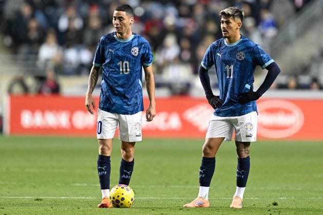 CHESTER, PA - NOVEMBER 15: Paraguay midfielder Kaku 10 and Paraguay forward Ãngel Romero 11 look on during the International Friendly, Länderspiel, Nationalmannschaft match between Paraguay Men™s national team, Nationalteam and the United States of America Men™s national team on November 15th, 2025 at Subaru Park in Chester, PA. (Photo by Terence Lewis Icon Sportswire) SOCCER: NOV 15 USA vs Paraguay EDITORIAL USE ONLY Icon251115014