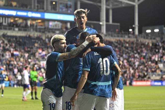 CHESTER, PA - NOVEMBER 15: Paraguay players celebrate the opening goal during the International Friendly, Länderspiel, Nationalmannschaft match between Paraguay Men™s national team, Nationalteam and the United States of America Men™s national team on November 15th, 2025 at Subaru Park in Chester, PA. (Photo by Terence Lewis Icon Sportswire) SOCCER: NOV 15 USA vs Paraguay EDITORIAL USE ONLY Icon251115005