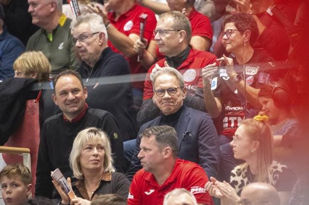 HANDBALL WOMEN 1 BUNDESLIGA 8 SPIELTAG THC TUS METZINGEN FOR EDITORIAL PURPOSES ONLY p 15 11 2025 Bad Langensalza Handball Women 1 Bundesliga Women Season 2025 2026 Salzhalle 8 Spieltag Thüringer HC TuS Metzingen im Foto Georg Maier SPD , Thuringian Minister of the Interior, Municipal Affairs and Regional Development and Deputy Prime Minister of Germany Thuringia Bad Langensalza Copyright SaschaxFromm Copyright: SaschaxFromm doc83a62j5o6z5137im459r ,EDITORIAL USE ONLY Copyright: SaschaxFromm