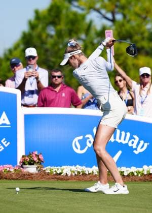 BELLEAIR, FL - NOVEMBER 15: LPGA, Golf Damen golfer Nelly Korda plays her tee shot on the 4th hole during the third round of The Annika driven by Gainbridge at Pelican on November 15, 2025, at the Pelican Golf Club in Belleair, Florida. (Photo by Brian Spurlock Icon Sportswire). GOLF: NOV 15 LPGA The ANNIKA EDITORIAL USE ONLY Icon251115106