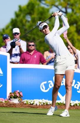 BELLEAIR, FL - NOVEMBER 15: LPGA, Golf Damen golfer Nelly Korda plays her tee shot on the 4th hole during the third round of The Annika driven by Gainbridge at Pelican on November 15, 2025, at the Pelican Golf Club in Belleair, Florida. (Photo by Brian Spurlock Icon Sportswire). GOLF: NOV 15 LPGA The ANNIKA EDITORIAL USE ONLY Icon251115108