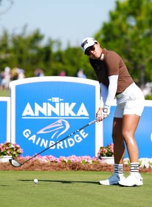 BELLEAIR, FL - NOVEMBER 15: LPGA, Golf Damen golfer Auston Kim plays her tee shot on the 4th hole during the third round of The Annika driven by Gainbridge at Pelican on November 15, 2025, at the Pelican Golf Club in Belleair, Florida. (Photo by Brian Spurlock Icon Sportswire). GOLF: NOV 15 LPGA The ANNIKA EDITORIAL USE ONLY Icon25111597