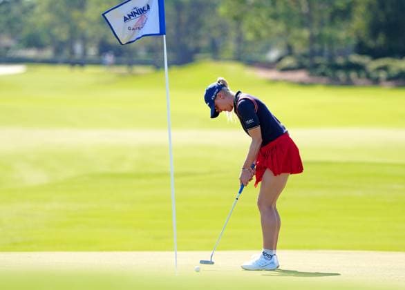 BELLEAIR, FL - NOVEMBER 15: LPGA, Golf Damen golfer Charley Hull putts on the 7th hole during the third round of The Annika driven by Gainbridge at Pelican on November 15, 2025, at the Pelican Golf Club in Belleair, Florida. (Photo by Brian Spurlock Icon Sportswire). GOLF: NOV 15 LPGA The ANNIKA EDITORIAL USE ONLY Icon251115112