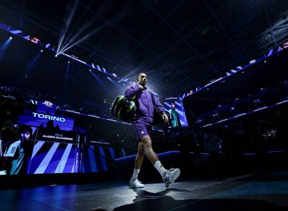 (251116) -- TURIN, Nov. 16, 2025 -- Felix Auger-Aliassime enters the court before the men s singles semifinal match between Carlos Alcaraz of Spain and Felix Auger-Aliassime of Canada at the ATP, Tennis Herren Finals tennis tournament in Turin, Italy, on Nov. 15, 2025. ) (SP) ITALY-TURIN-ATP FINALS-MEN S SINGLES-SEMIFINAL LixJing 