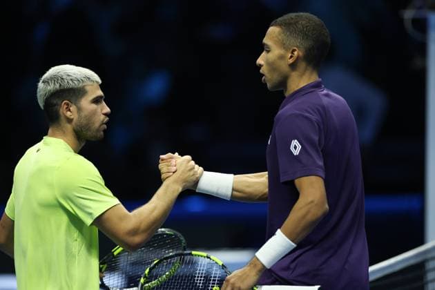 (251116) -- TURIN, Nov. 16, 2025 -- Carlos Alcaraz (L) shakes hands with Felix Auger-Aliassime after the men s singles semifinal match between Carlos Alcaraz of Spain and Felix Auger-Aliassime of Canada at the ATP, Tennis Herren Finals tennis tournament in Turin, Italy, on Nov. 15, 2025. ) (SP) ITALY-TURIN-ATP FINALS-MEN S SINGLES-SEMIFINAL LixJing 
