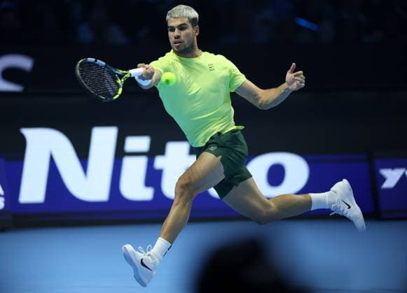 (251116) -- TURIN, Nov. 16, 2025 -- Carlos Alcaraz returns a shot during the men s singles semifinal match between Carlos Alcaraz of Spain and Felix Auger-Aliassime of Canada at the ATP, Tennis Herren Finals tennis tournament in Turin, Italy, on Nov. 15, 2025. ) (SP) ITALY-TURIN-ATP FINALS-MEN S SINGLES-SEMIFINAL LixJing 
