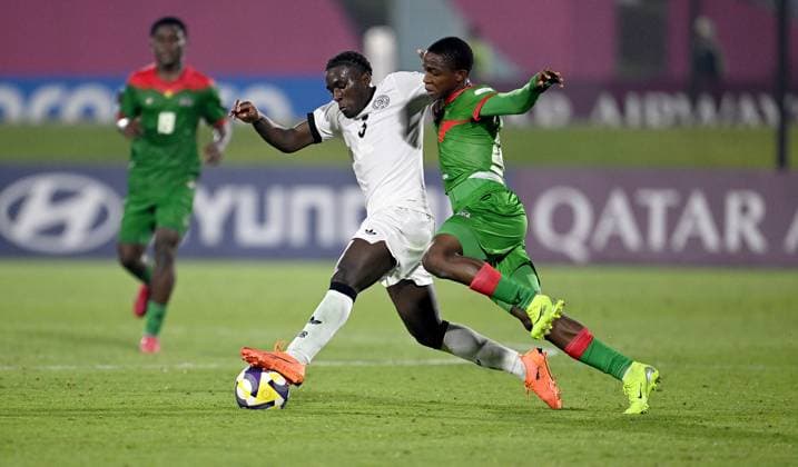 Football, Junior U 17 World Cup 2025 Doha Qatar Round of 16 15 11 2025 Match 83 Germany Burkina Faso Osman Mohamed Turay left, Germany v Haidou Diakite right, Burkina Faso