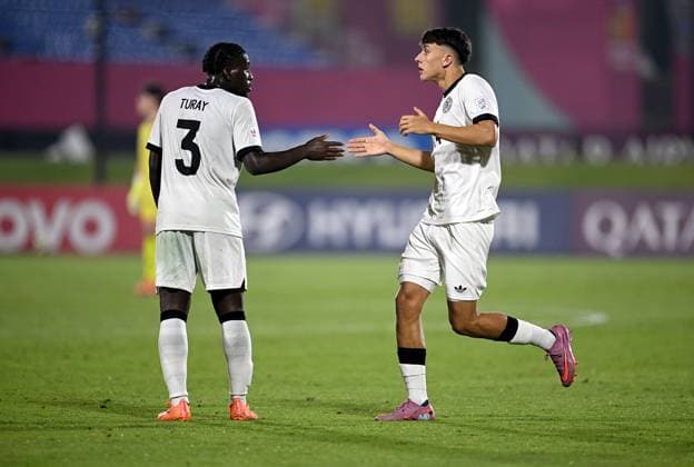 Football, Junior U 17 World Cup 2025 Doha Qatar Round of 16 15 11 2025 Match 83 Germany Burkina Faso Osman Mohamed Turay left, Germany with Toni Langsteiner Germany