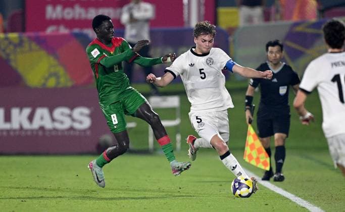 Football, Junior U 17 World Cup 2025 Doha Qatar Round of 16 15 11 2025 Match 83 Germany Burkina Faso Mohamed Zongo left, Burkina Faso v Ben Hawighorst right, Germany