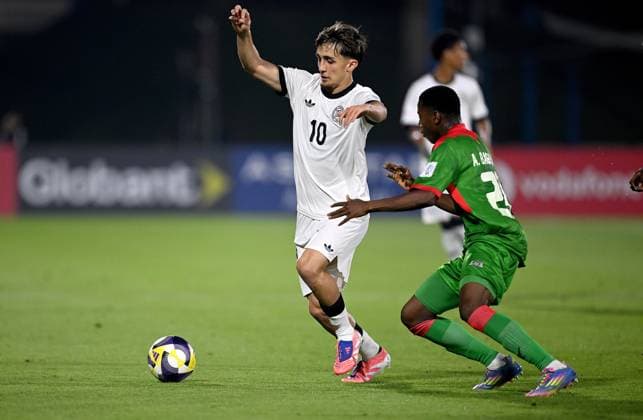 Football, Junior U 17 World Cup 2025 Doha Qatar Round of 16 15 11 2025 Match 83 Germany Burkina Faso Eba Bekir Is left, Germany against Alassana Bagayogo right, Burkina Faso